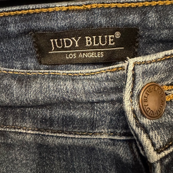 Judy Blue Boyfriend Jeans in Classic Blue with bleach splatter - Picture 6 of 8